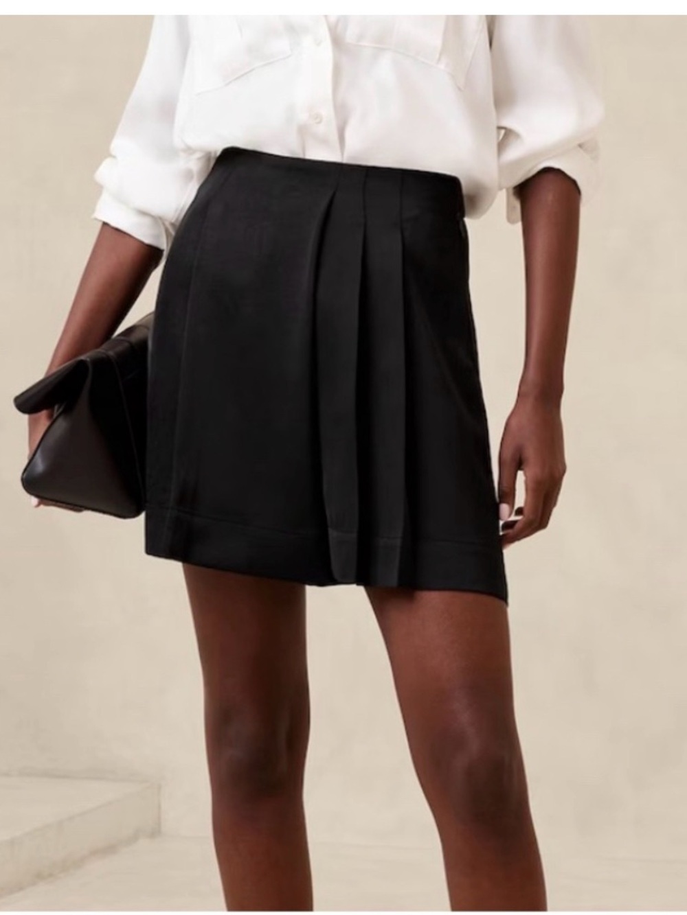Banana Republic silky pleated skort - size small